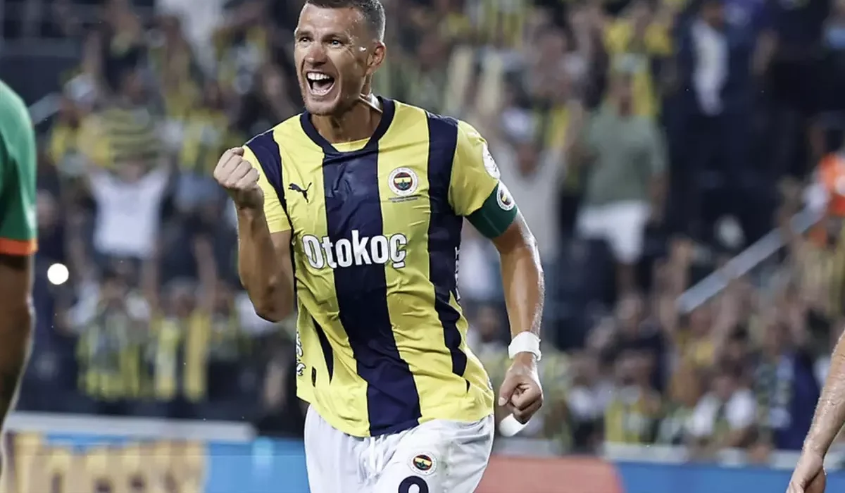 Edin Dzeko, Fenerbahçe'ye veda etti