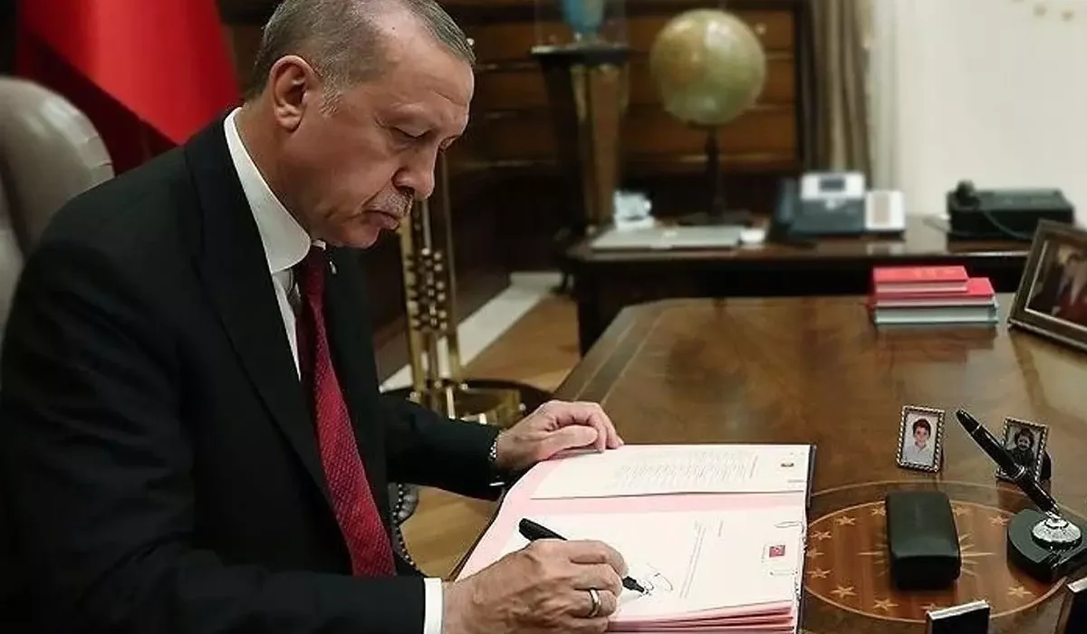 Erdogan In Imzasiyla 13 Ilin Milli Egitim Muduru 18661691 3847 Amp