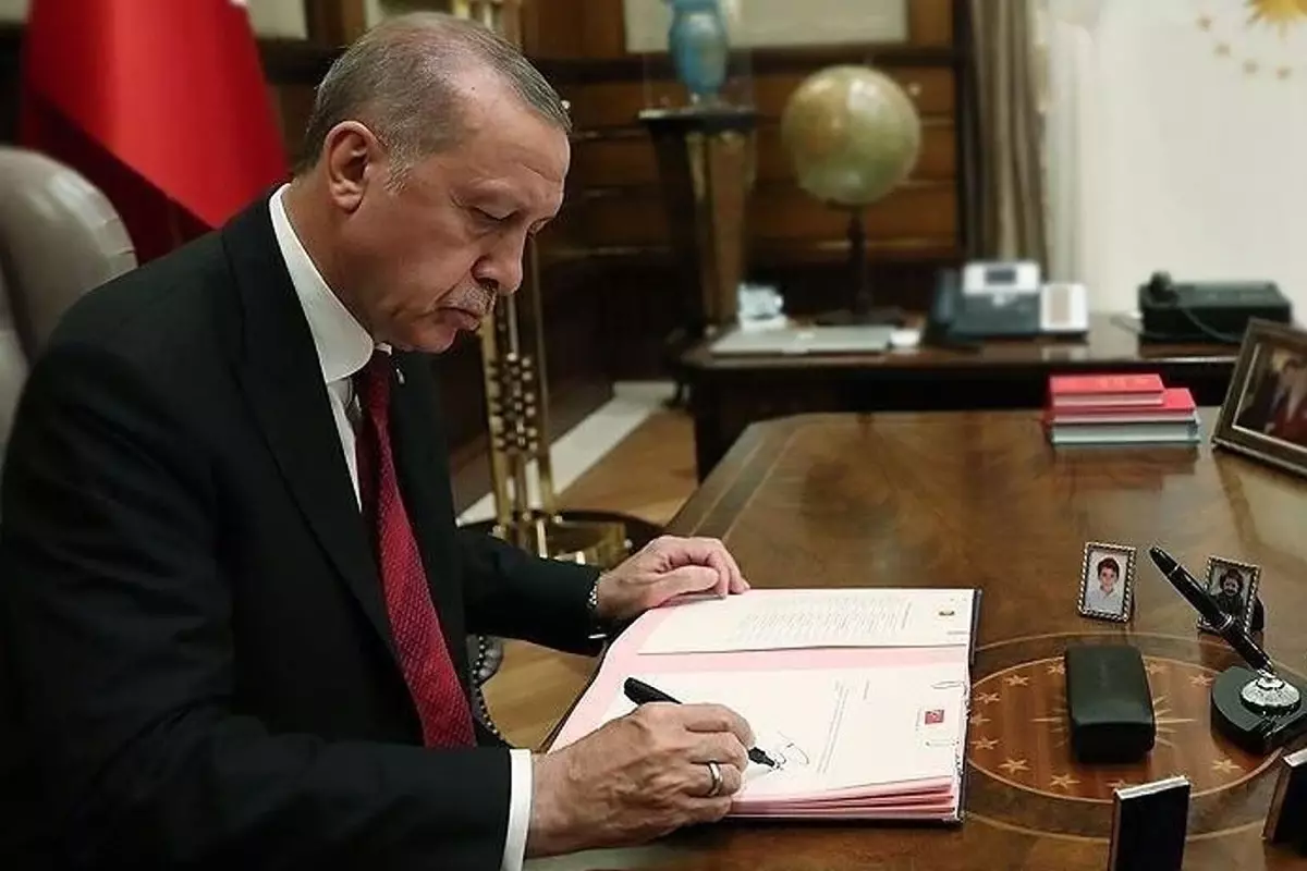 Erdogan In Imzasiyla 13 Ilin Milli Egitim Muduru 18661691 3847 Amp