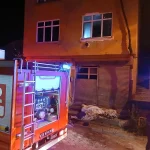 Karabük’te Fırtına Ağaçları Devirip Çatı Parçalarını Sokağa Savurdu