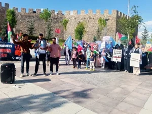 Erzurum'da Sağlıkçılardan Gazze İçin 81 Haftalık Sessiz Direniş