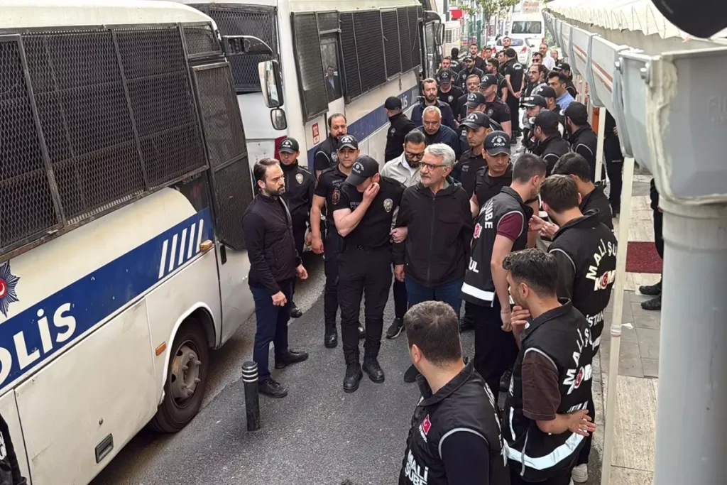 Aralarinda Eski Chp Milletvekili Aykut Erdogdu Da 18706821 790 Amp