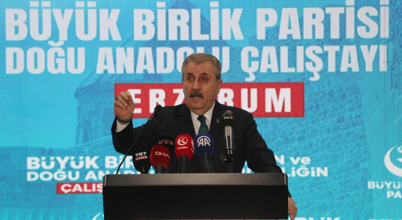 Destici'den Net Mesaj: "Bizi Terörle Bölemediler, Şimdi Siyasi Bölücülükle Bölmeye Çalışıyorlar"