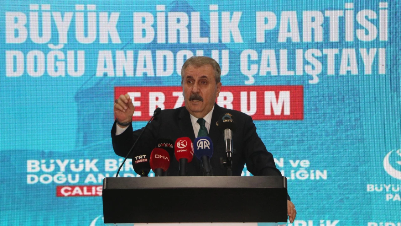 Destici'den Net Mesaj: "Bizi Terörle Bölemediler, Şimdi Siyasi Bölücülükle Bölmeye Çalışıyorlar"