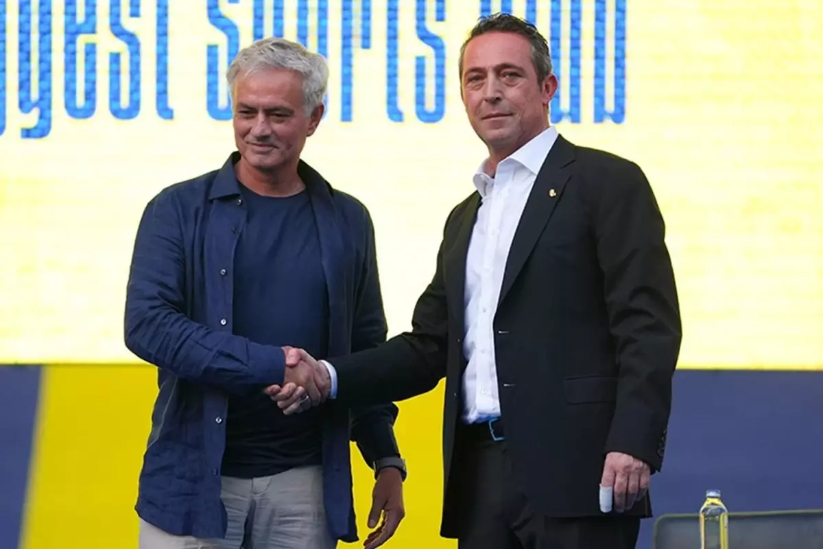 Fenerbahce Rus Futbolcunun Ailesini Istanbul A 18752177 9864 Amp
